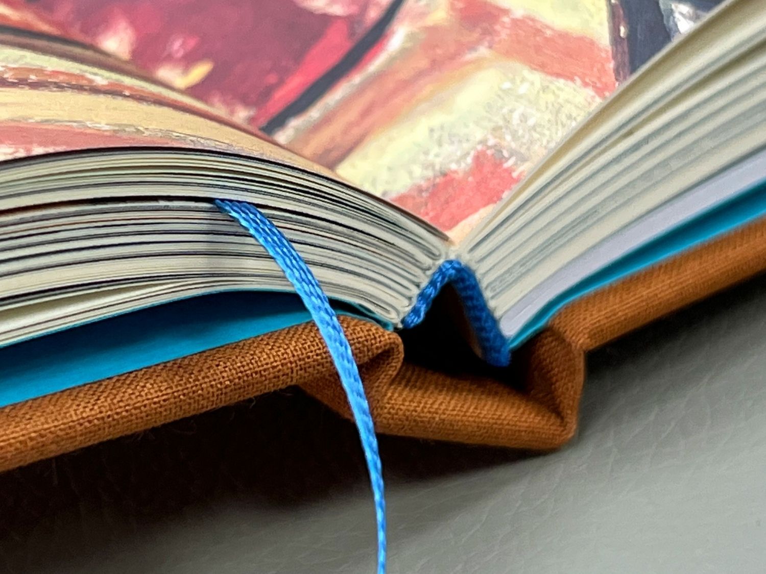 Partes de un libro: Guía visual de anatomía editorial (Lomo, guardas, cabezada) - Tintablanca