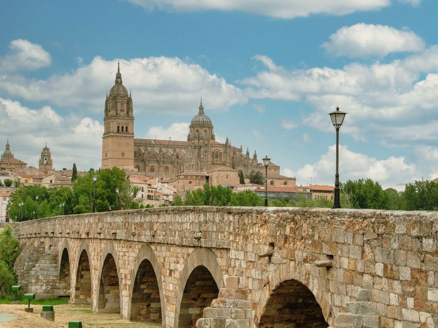 Los rincones secretos de Salamanca: Una ruta literaria por la ciudad dorada - Tintablanca